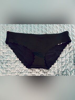 NWT J.Crew Black Scalloped Bikini Bottom (S)